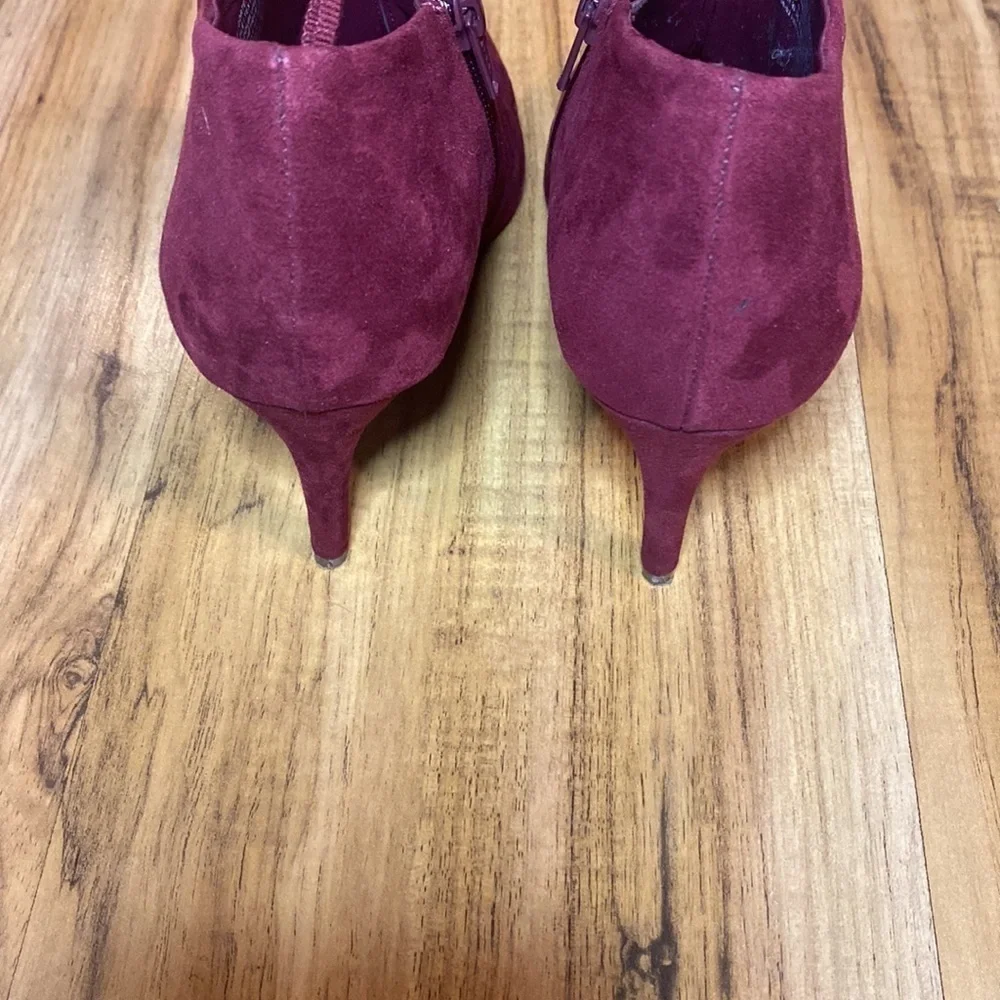 Old Navy Ankle Heel Boots Suede Maroon, size 7, zipper sides